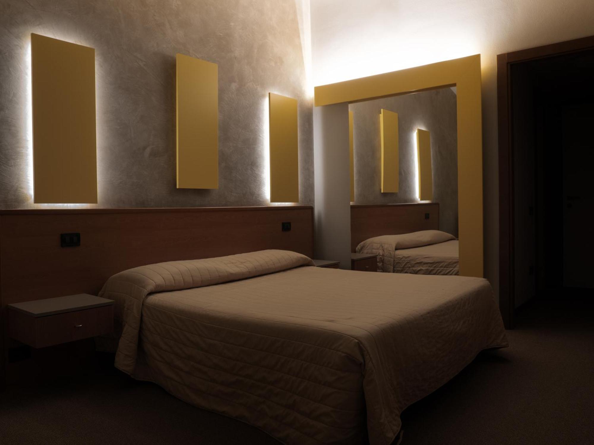 פידנצה Dealuna Motel מראה חיצוני תמונה